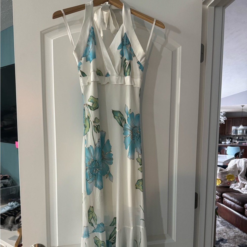 White Summer flower v neck  dress with slip size small